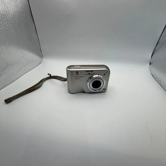 HP Photosmart M525 Digital Camera 6.0MP 3x Optical Zoom Silver with 1GB SD Card
