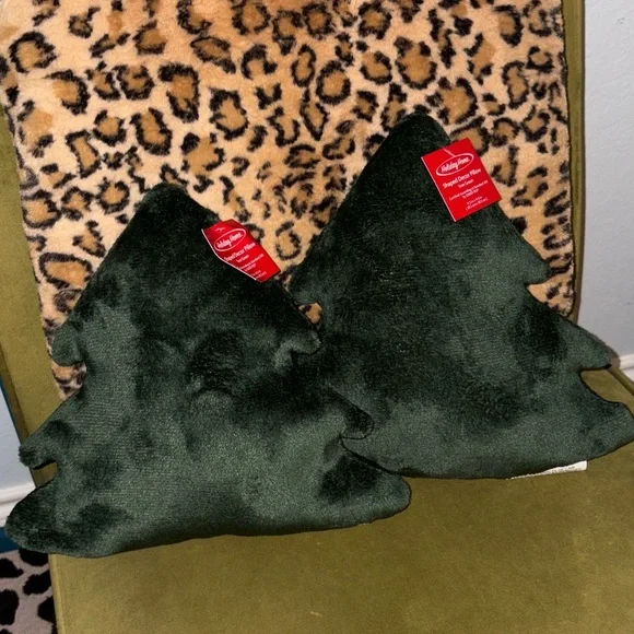 🆕HOLIDAY HOME Dark Green Plush Christmas Tree Throw Pillows, Bundle Of 2