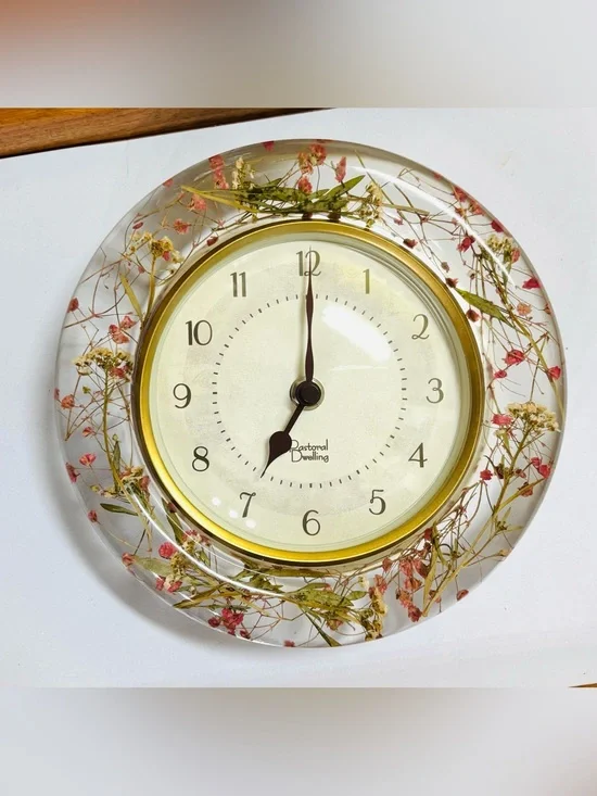 Vintage Lucite Wall Clock Acrylic Resin with Dried Flowers Cottagecore 8