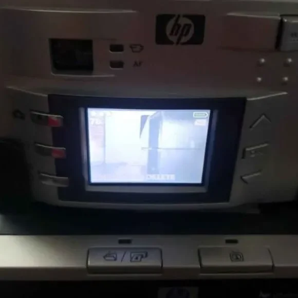 HP Photosmart 8886 Digital Camera with Dock