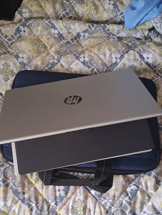 NEW HP 26 Laptop with Carrying Case