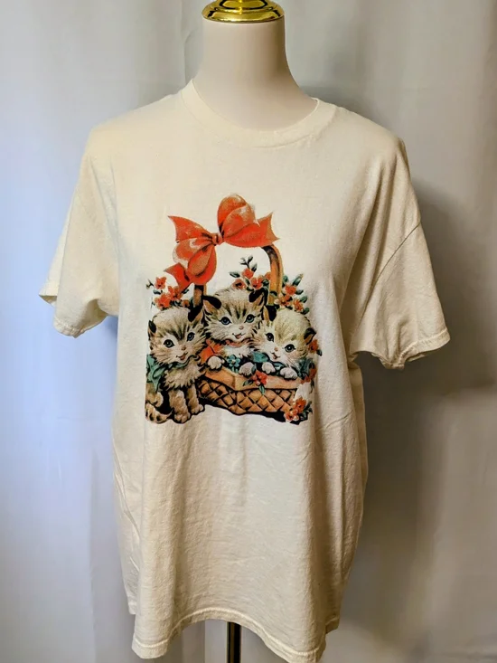 🎆🎇Vintage-Inspired Cream Cat Graphic T-Shirt with Orange Bow