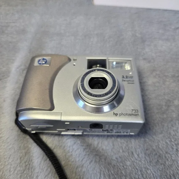 HP Photosmart 733 Digital Camera 3.2MP Pentax 3x Optical Zoom Y2K Parts Only