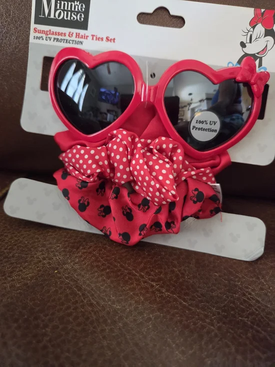 NWT Disney Minnie Mouse UV Sunglasses With 3 Hair Scrunchies