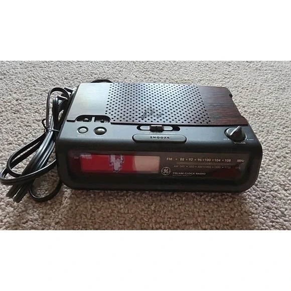 Vintage GE Digital Alarm Clock Radio AM FM Woodgrain Model 7-4613A TESTED