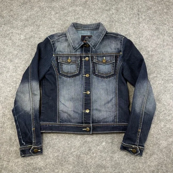 Crest Jeans Denim Jacket Womens Size M Blue Two Tone Faded Stretch Trucker Coat