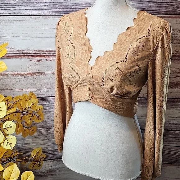 NEW URBAN ROMANTICS BROWN LONG SLEEVE EYELET PULLOVER STRETCH CROP TOP