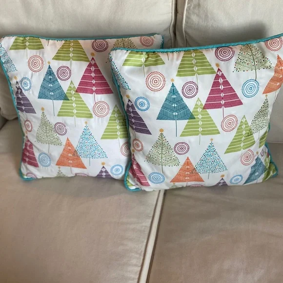 Festive Tree Pattern Holiday Pillow Zip Cases  Set