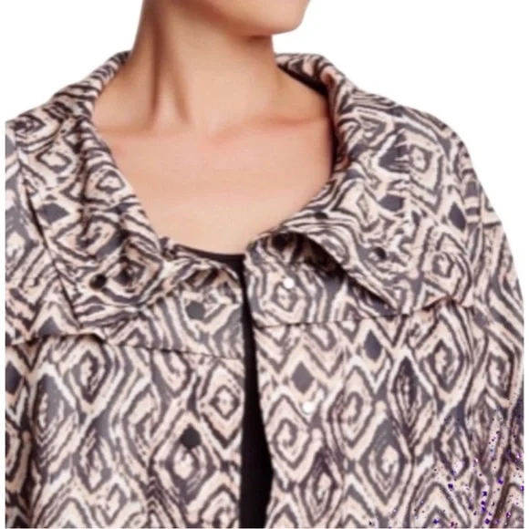 NYDJ Diamond Wood Grain Crop Trench Coat!