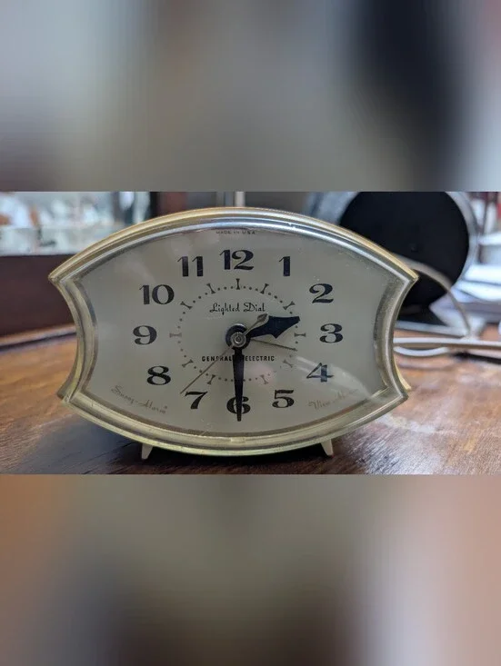 Vintage GE Electric Clock with Alarm model 7338, lighted dial, made in USA