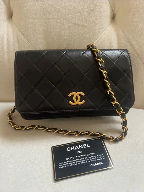 🖤🖤Chanel Vintage Black Quilted Lambskin Full Flap 24k Gold Plated hardware