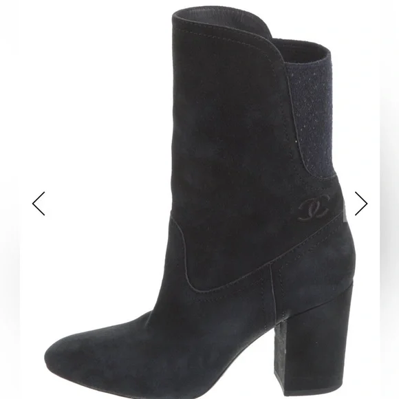 Authentic Chanel Navy Blue Suede Boots with CC Logo Size 37 Size US 7