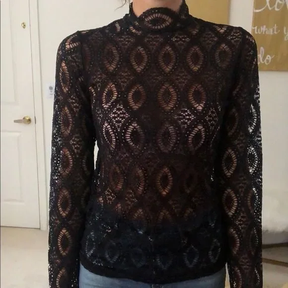 Nightcap sheer merletto lace top