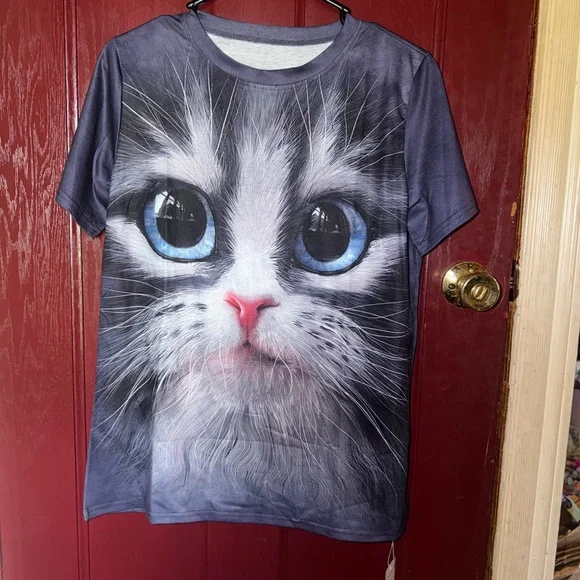 Cat Face Graphic Tee - Gray with Blue Eyes