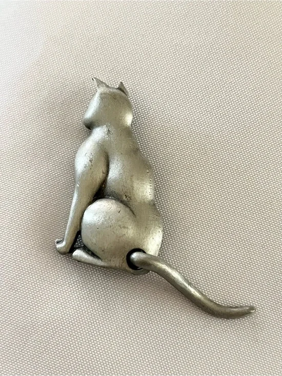 Vintage JJ Jonette Pewter Toned cat Brooch with Movable Tail