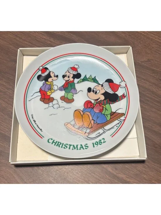 Schmid Walt Disney 1982 Christmas Collector Plate w/ Box Christmas Games
