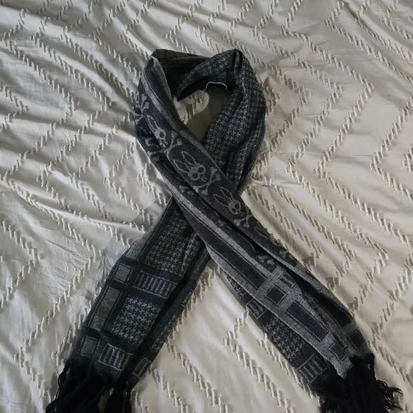 Psycho Bunny Black and Gray Patterned Scarf