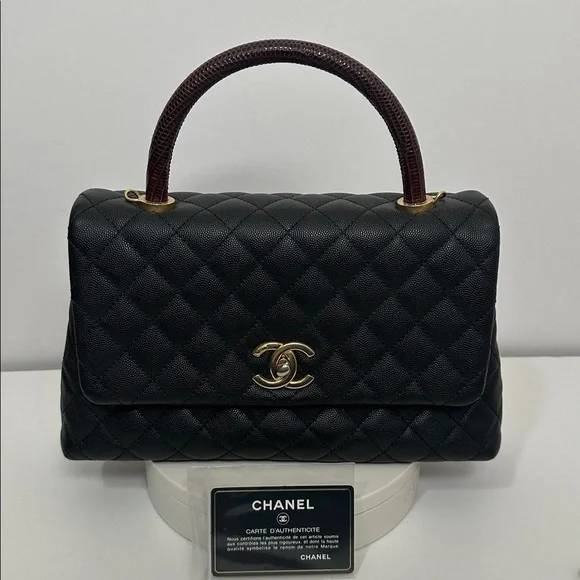 💯Authentic Chanel Black Quilted Shoulder Bag with Gold Accents🍀