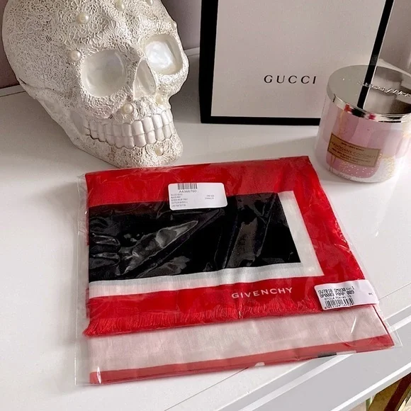 🆕✨GIVENCHY⭐️NWT 💯Auth. Designer Scarf 🧣 Gorgeous Unisex Scarf/Shawl/Wrap New!