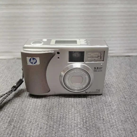 HP Photosmart 735 Digital Camera 3.2MP 15x Zoom Silver For Parts Only