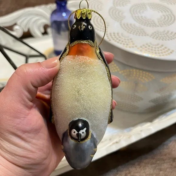 NWOT Emperor Penguin & Baby Christmas Ornament
