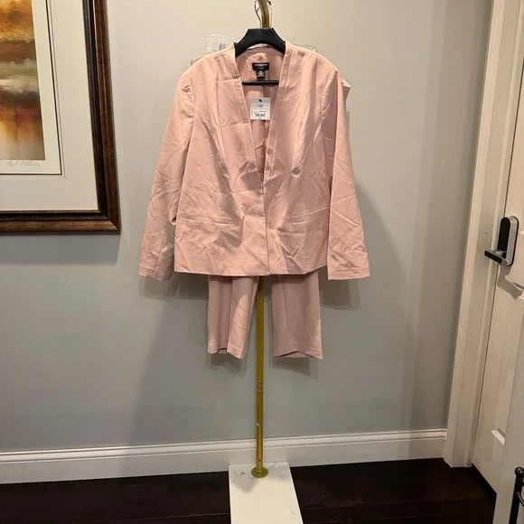 Liz Claiborne career woman Blush Blazer and slimming pants suit NWT 22W