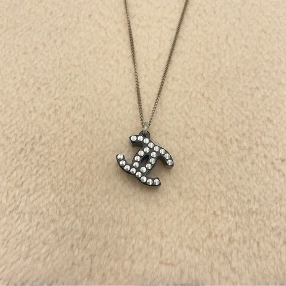 CHANEL CC NECKLACE