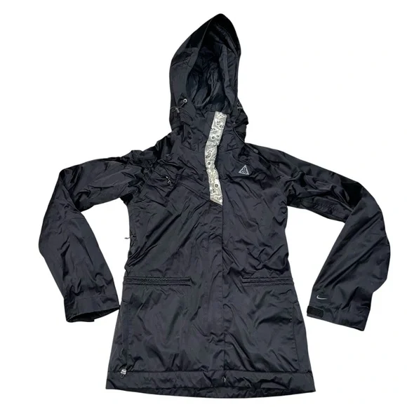 Nike ACG Nike Fit Storm Black Satin Waterproof Jacket Women’s size XS