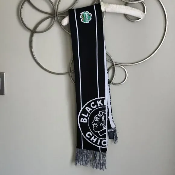 NWT Winter Classic at Notre Dame Chicago Blackhawks scarf