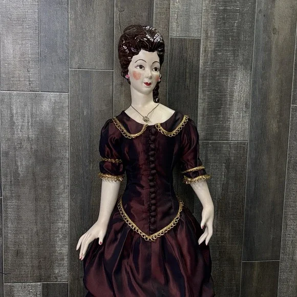Large Jamar Mallory Studio Porcelain‎ Doll Victorian Dress Stand Display