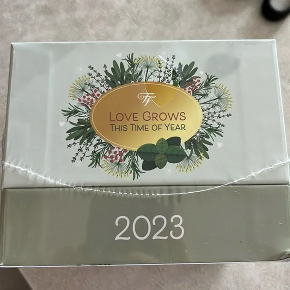 Fancy feast 2023 ornament new in box