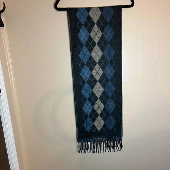 Roundtree and Yorke 100% Acrylic Blue Argyll Men's Scarf