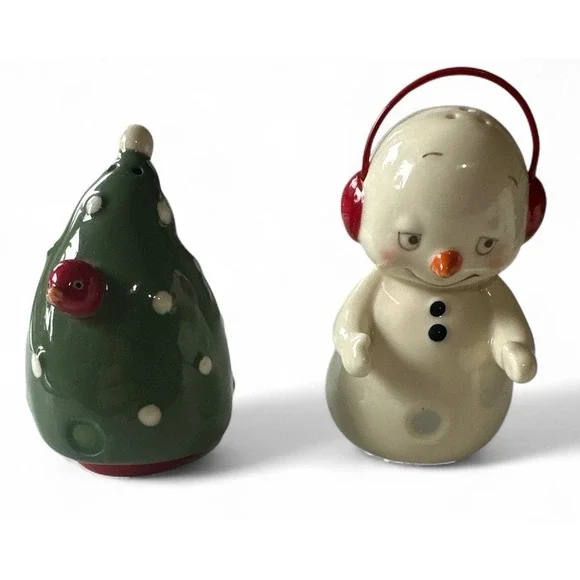 Dept56 Magnetic Christmas Tree with Red Bird and Snowman Salt and Pepper Shakers