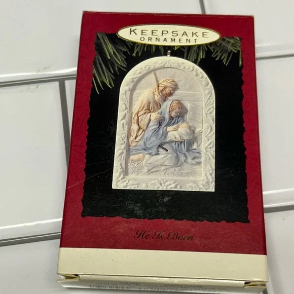 Vintage 1993 Hallmark Keepsake Ornament He Is Born Nativity Scene New In Box