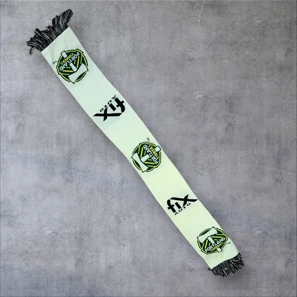 Portland‎ timber / thorns scarf