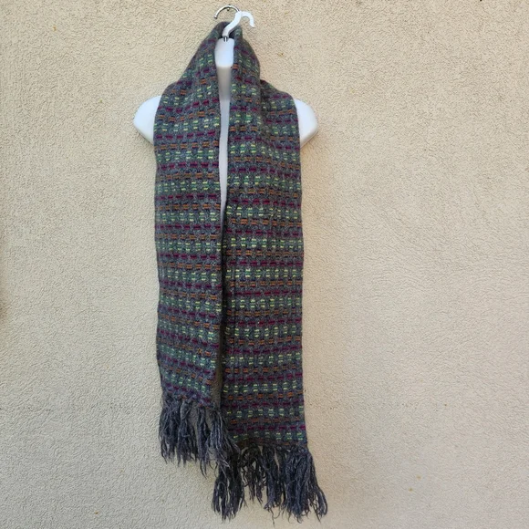 NEIMAN MARCUS Scarf Gray 100% Wool Fringe Hand Framed Made England