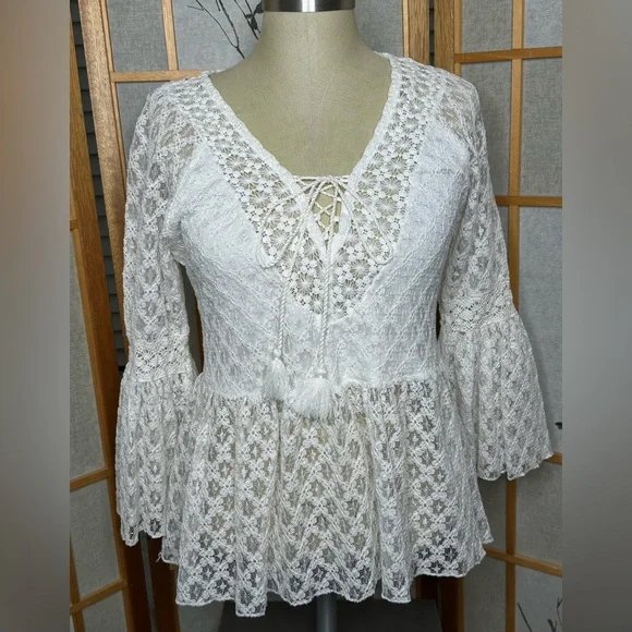 My Michelle babydoll style White Lace Peplum Blouse size M, but runs small