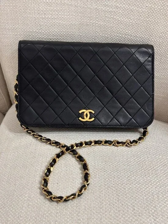 Authentic CHANEL single flap black lambskin bag classic 24k gold hardware