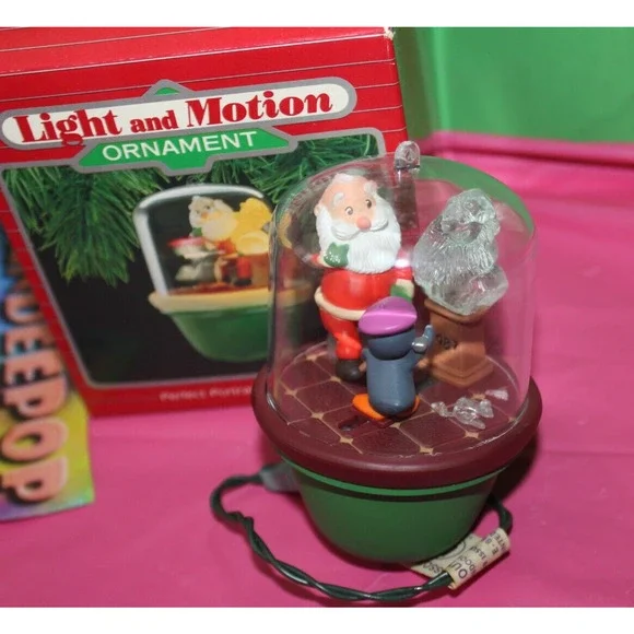 Hallmark Light And Motion Perfect Portrait Vintage 1987 Christmas Ornament
