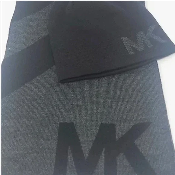Michael Kors Men's Black & Grey Logo‎ Beanie & Stripe Scarf Set 99$ J3