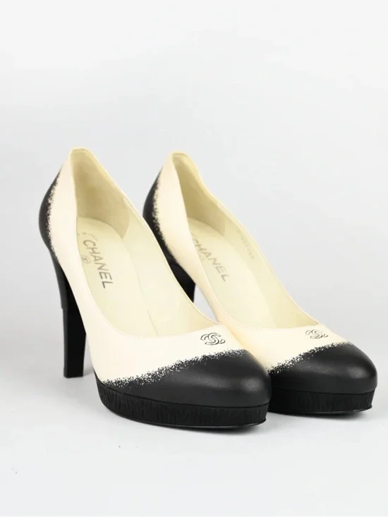 CHANEL Two-Tone Beige and Black Cap-Toe Heels Sz 38 1/2