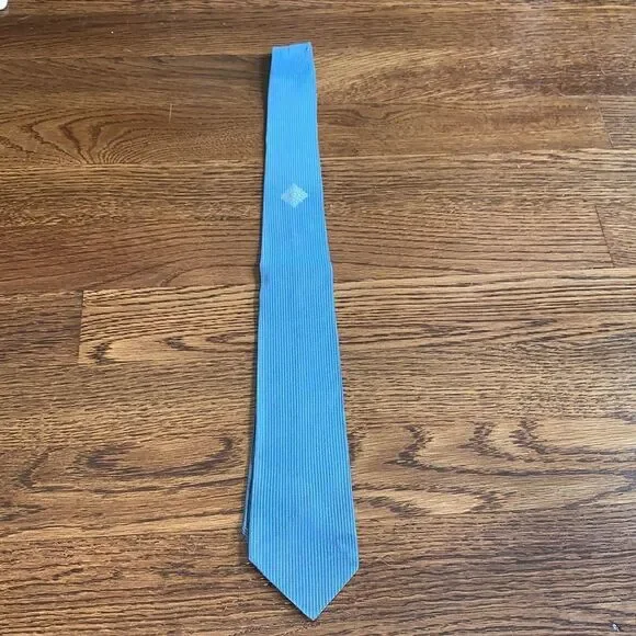 Vtg boys light‎ blue tie with gold emblem