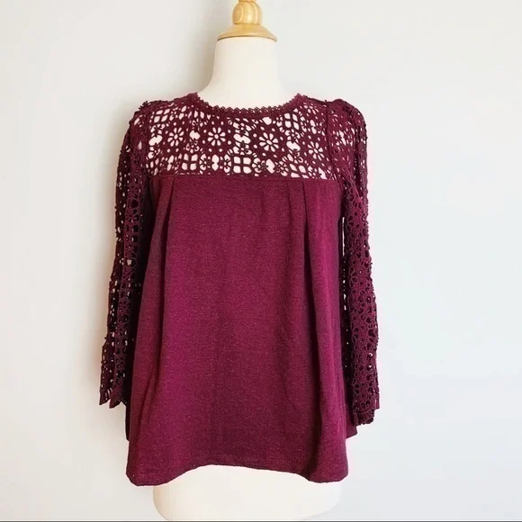 💋Anthropologie lace crochet sleeves top