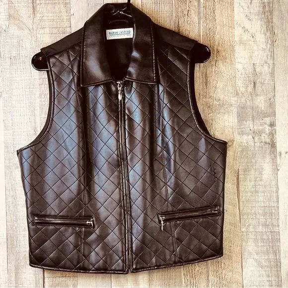 Marsh Landing Large Faux Leather w/Front Zippered Pockets & Zip Front w/…