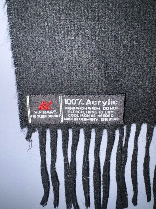 V. FRAAS Black Acrylic Fringe Scarf