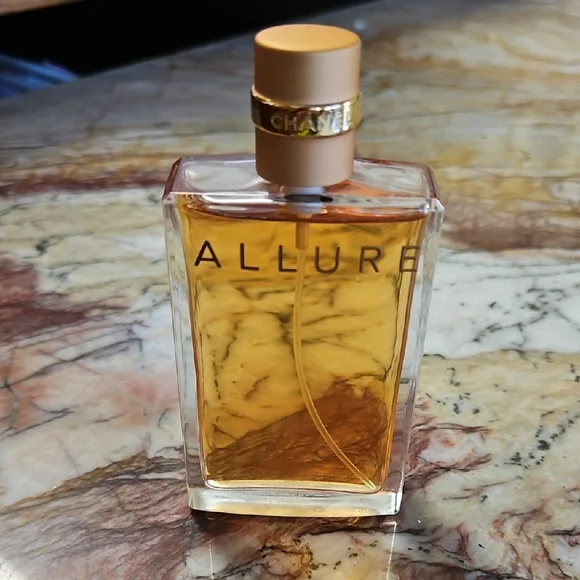CHANEL Allure Eau De Parfum