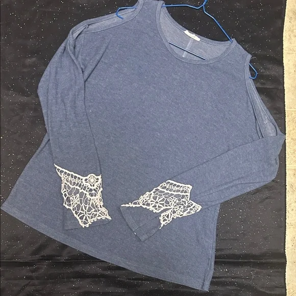 *DONATED*  Women's Blue Lace Accent Top