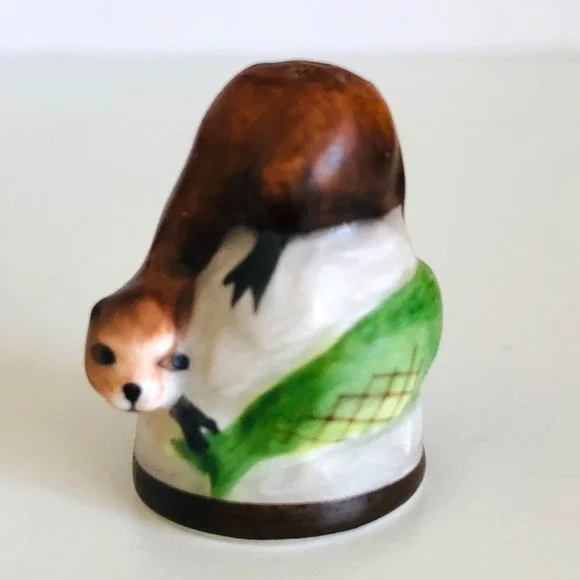 Franklin Mint Porcelain Otter Thimble Friends Of The Forest Vtg 80s Minature‎