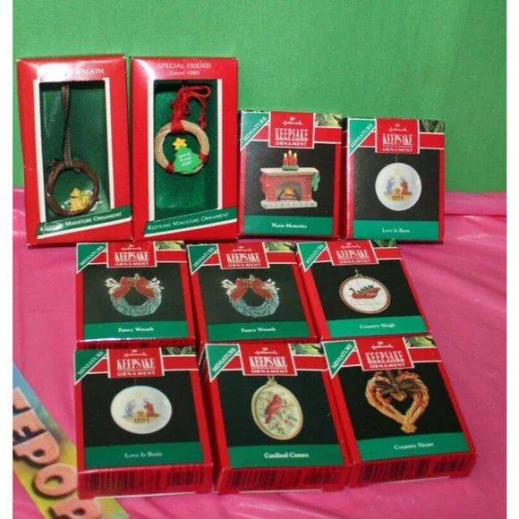 Hallmark 10 Piece Miniatures Wreaths Cameo Country Heart Special Friend Ornament