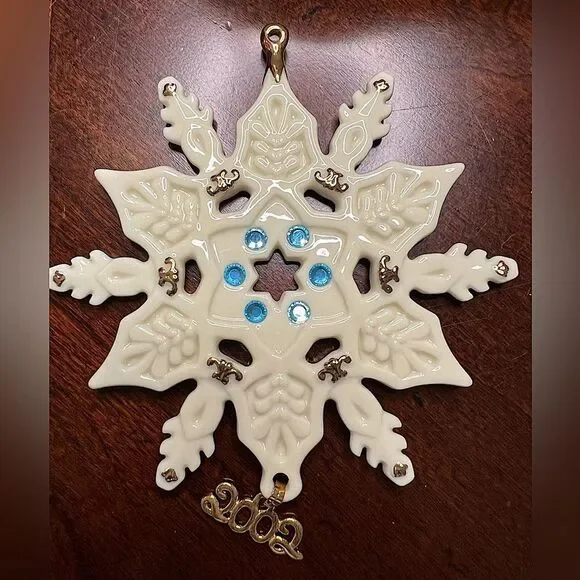 LENOX Retired 2002 SNOWFLAKE ORNAMENT